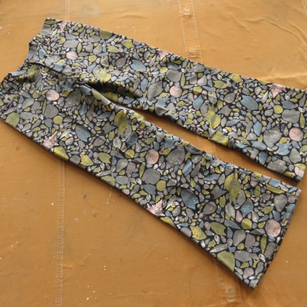 34 x 31 70s Shell Print Denim Bell Bottoms / Black Psychedelic All Over Seashell